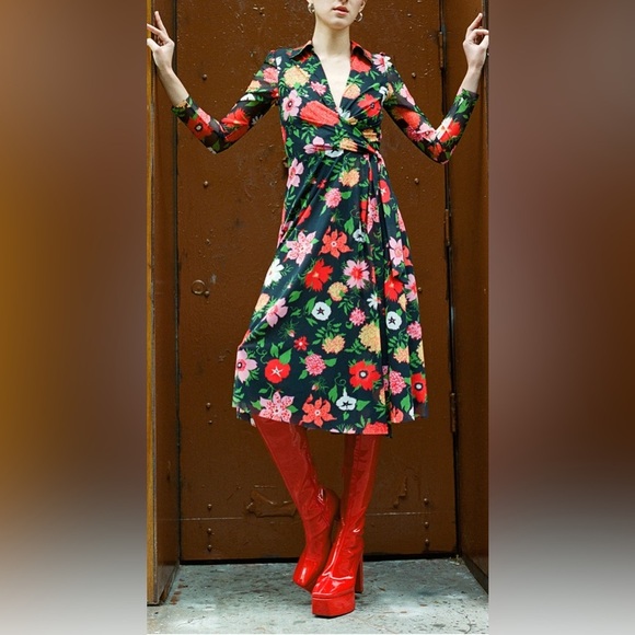 WRAY Enid Wrap Dress Mills Floral Small - Picture 1 of 12